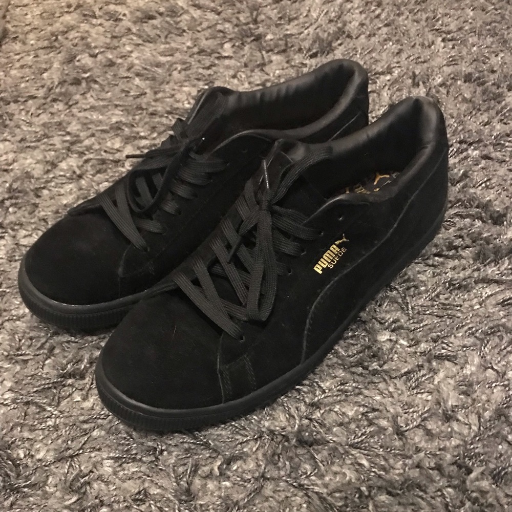 Suede pumas black
